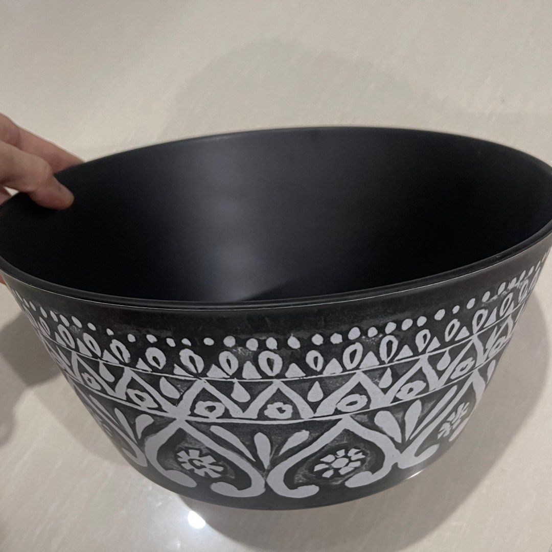 Member’s mark bamboo melamine black white pattern salad bowl (Category: Dinnerware & Cutlery) located in Manila. Submitted by hodlclub (Listing ID 1205795658, Image 1). Description: Brand new Bamboo melamine Dishwasher safe 25.5x25.5cm.