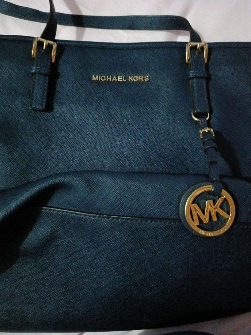 MICHAEL KORS, Women's Fashion, Bags & Wallets, Shoulder Bags on Carousell