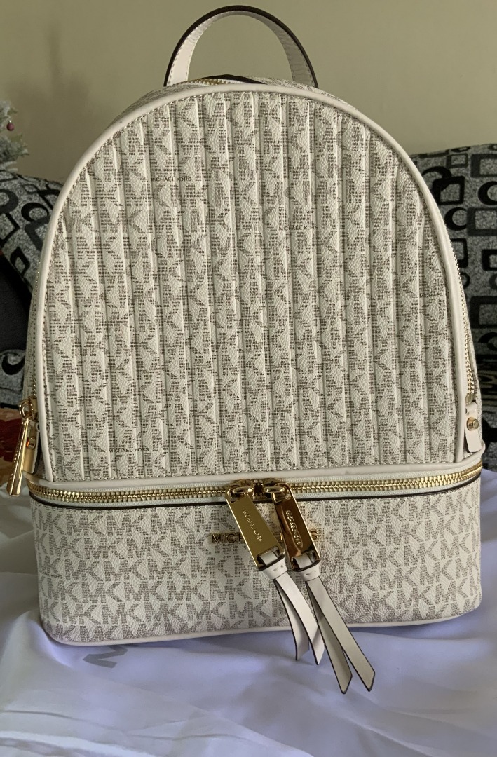 Michael Kors Small Backpack, Women's Fashion, Bags & Wallets, Backpacks on  Carousell