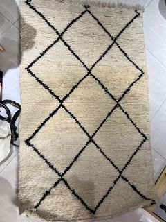(Category: ) located in . Submitted by shopaholic_declutter (Listing ID 1205737176, Image 1). Description: .