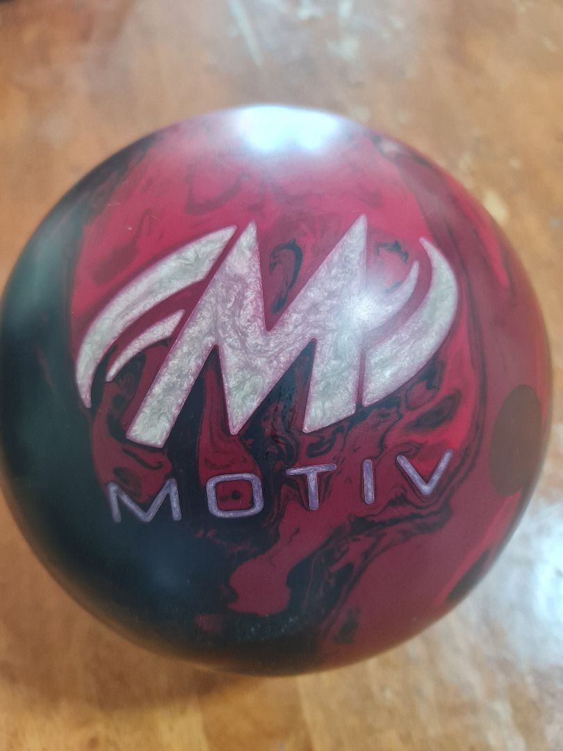 Motiv Jackal Legacy Bowling Ball For Sale, Sports Equipment, Sports