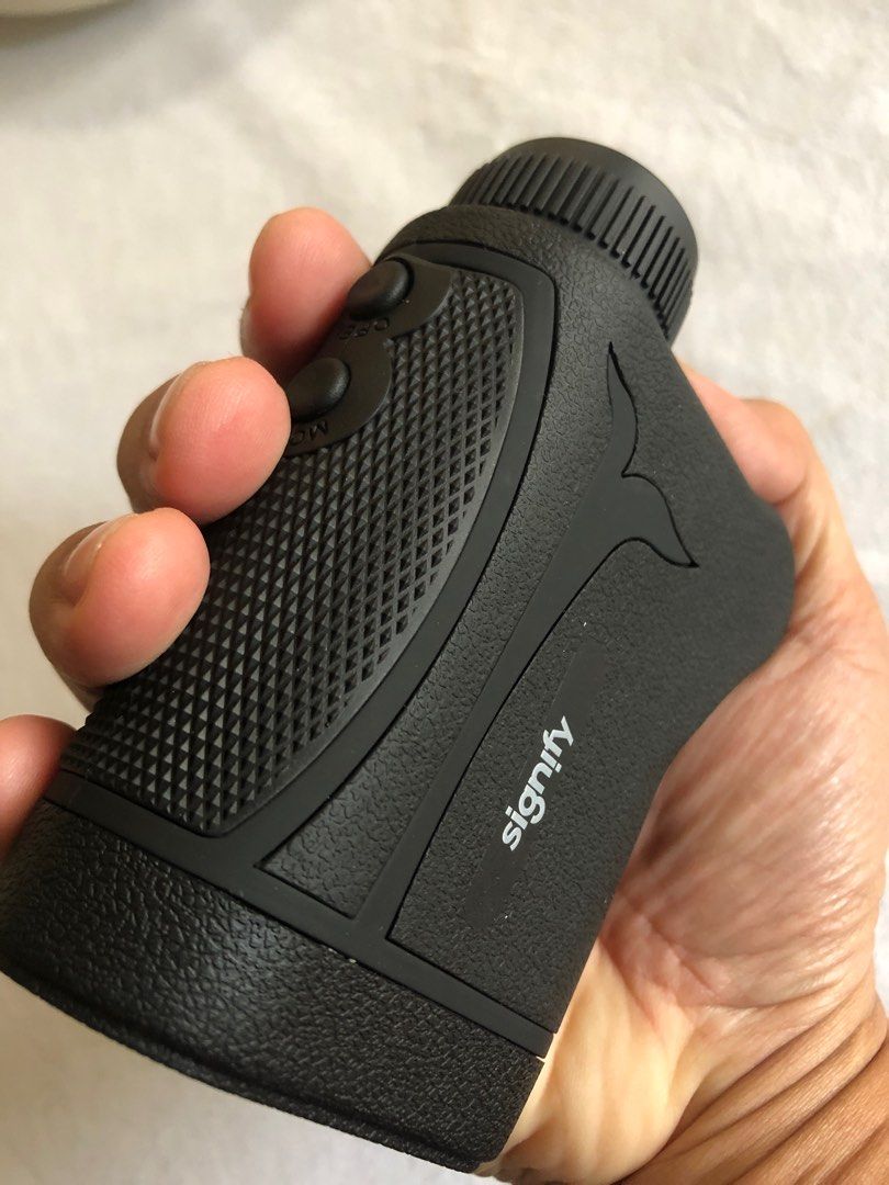 New in Box Signify Laser Range Finder in 1000 Meters or Yards Excellent