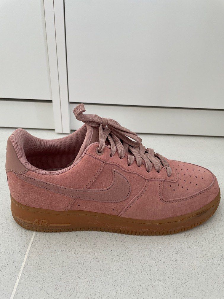 Nike air force 1 pink suede gum sole clearance