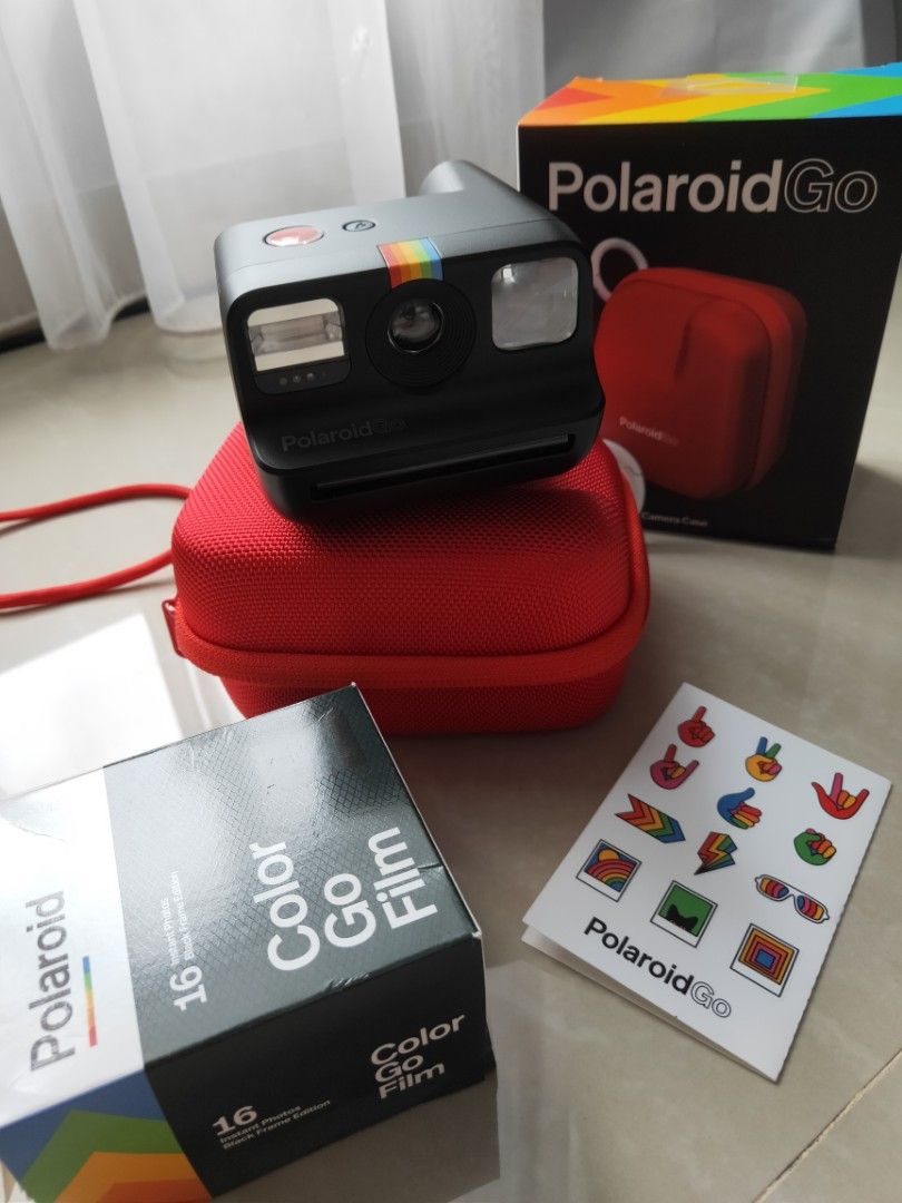 ONE SET POLAROID GO WITH CASE & FILM, Fotografi di Carousell