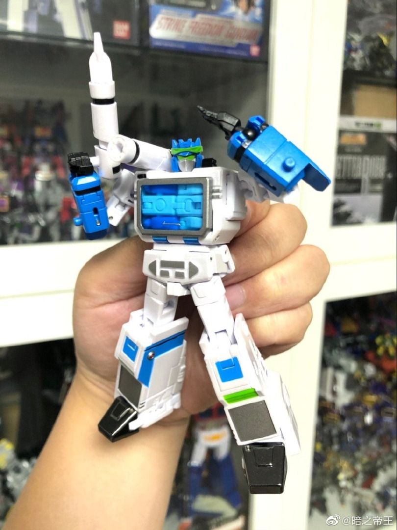 Newage Toys, H21W Karate Kid Larusso (Legends Soundwave w 3 tapes ...