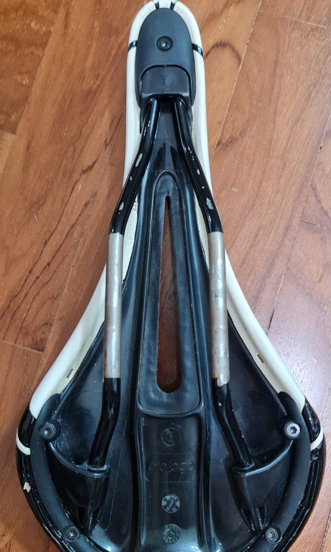 Prologo saddle, Sports Equipment, Bicycles & Parts, Parts & Accessories