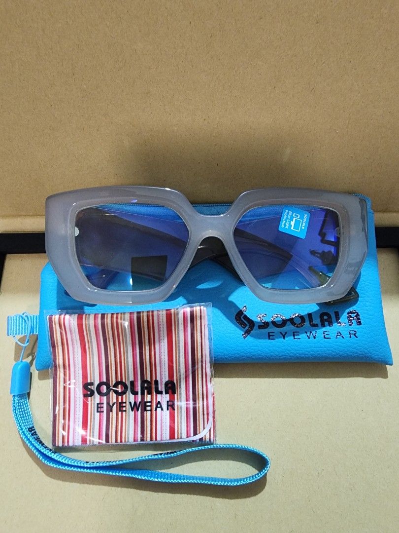 Solala Square Anti Blue Light Eyeglasses (Category: Sunglasses & Eyewear) located in Manila. Submitted by cinmonjellhiney (Listing ID 1205792901, Image 1). Description: SOLALA EYEWEAR Square Anti Blue Light Eyeglasses bought for over php1100 brand new comes with zippered case and brand cleaning cloth rfs: doesnt fit me *price is negotiable*.