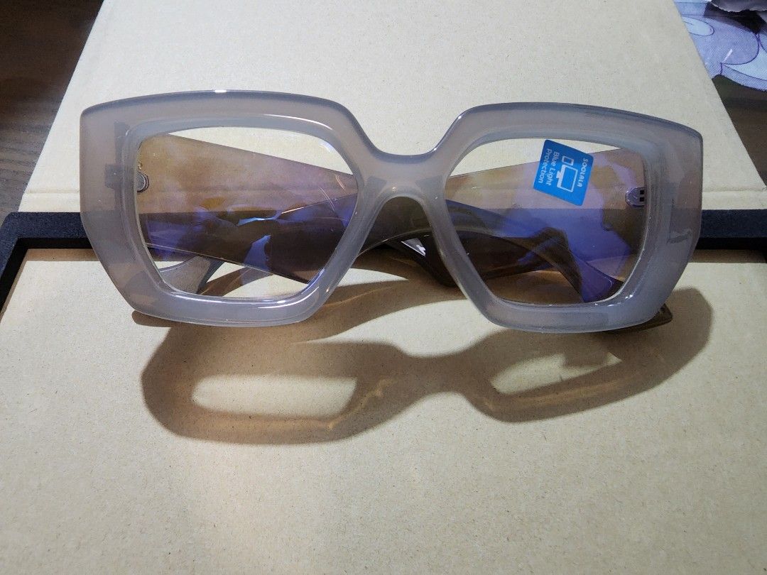 Solala Square Anti Blue Light Eyeglasses (Category: Sunglasses & Eyewear) located in Manila. Submitted by cinmonjellhiney (Listing ID 1205792901, Image 2). Description: SOLALA EYEWEAR Square Anti Blue Light Eyeglasses bought for over php1100 brand new comes with zippered case and brand cleaning cloth rfs: doesnt fit me *price is negotiable*.