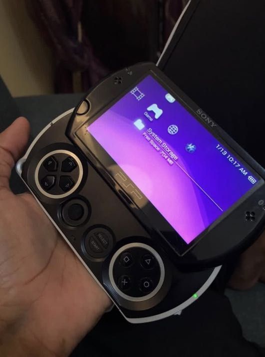 SONY PSP GO 16GB (Full Games), Video Gaming, Video Game Consoles