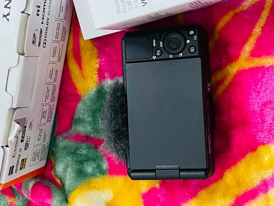Sony zv1 look like new 99.999, Photography, Cameras on Carousell