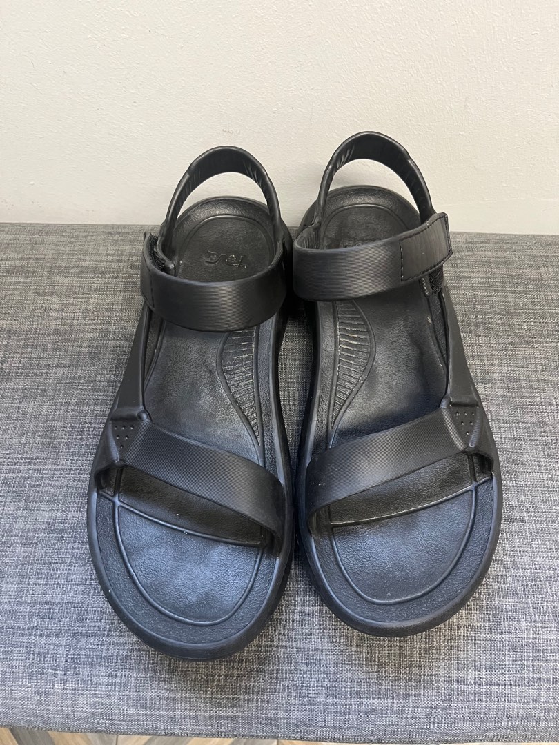 teva nike sandals