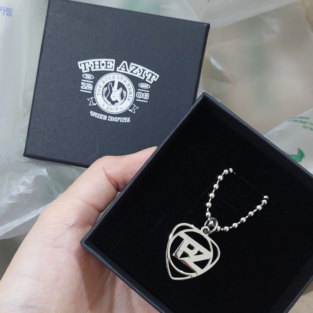 WTS TBZ THE BOYZ NECKLACE THE AZIT POP UP STORE Women s Fashion