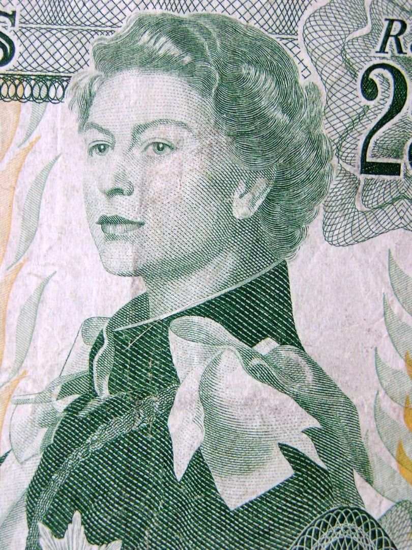 英屬鈔票-1973年毛里求斯銀行(Bank of Mauritius)英女皇伊莉莎伯二世嘉德大禮服肖像彼德山蔗農牛車25盧比(Rupees)鈔票(英聯邦時期),  興趣及遊戲, 收藏品及紀念品, 錢幣- Carousell