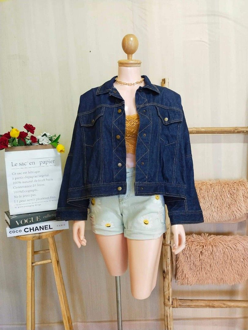 2XL Denim Cropped Jacket (Category: Coats, Jackets and Outerwear) located in Quezon City. Submitted by vanelope (Listing ID 1206058363, Image 1). Description: 2XL Size.