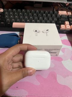 AirPods Pro (MagSafe Charging Case)