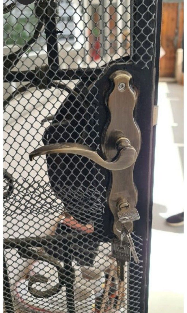 All Locks Replacement and curtains rod with installation Whatsapp 9339