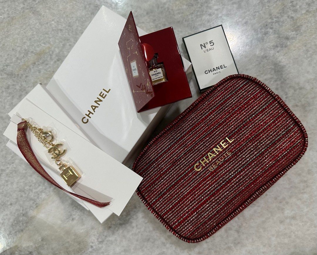 Authentic CHANEL Beauty Gift Set, Women's Fashion, Bags & Wallets, Purses &  Pouches on Carousell