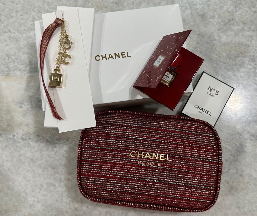 Authentic CHANEL Beauty Gift Set, Women's Fashion, Bags & Wallets, Purses &  Pouches on Carousell