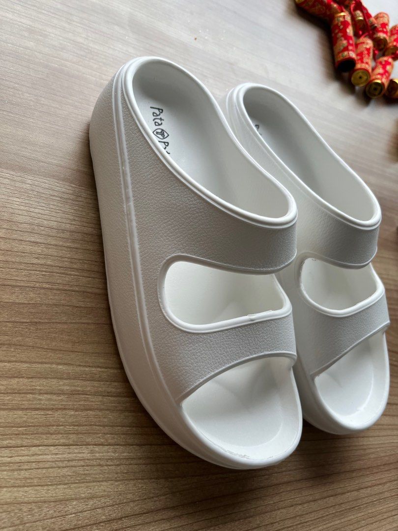 Bata hotsell white slippers