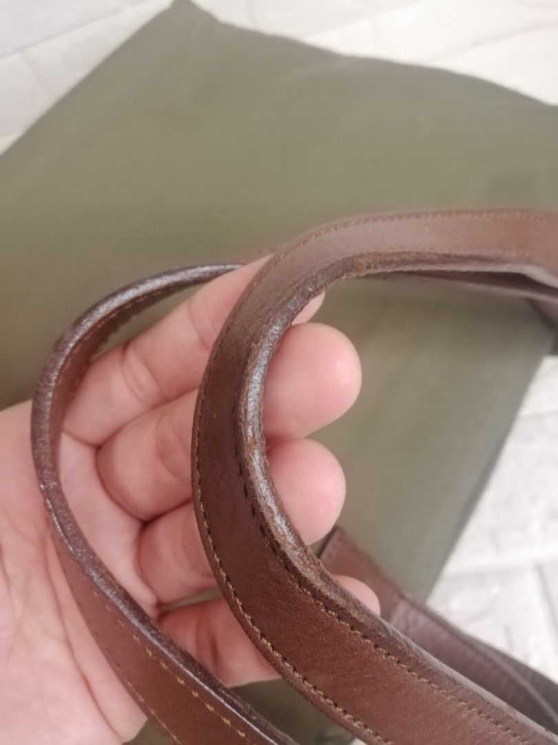 Bric's Nylon with Leather Combination Tote Bag (Category: Luxury Bags & Wallets) located in Las Pinas. Submitted by etoksi1234 (Listing ID 1206019645, Image 3). Description: Pre-loved Bric's Nylon with Leather Combination Tote Bag. With minimal flaws (Oil Stain) and signs of usage on rubber lining. Made in Italy, YKK zip. Please manage your expectations. All sales are final. Kindly examine pictures carefully when buying online. No return, exchang