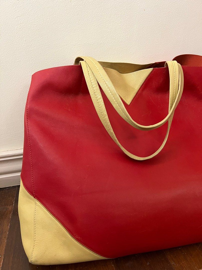 Celine cabas Tote bag (Category: Luxury Bags & Wallets) located in Paranaque City. Submitted by chicscloset (Listing ID 1206060050, Image 1). Description: Bought in NYC very functional and light weight.