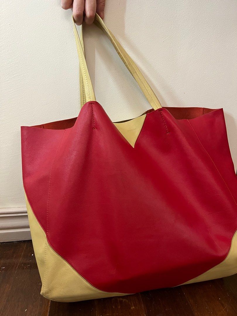 Celine cabas Tote bag (Category: Luxury Bags & Wallets) located in Paranaque City. Submitted by chicscloset (Listing ID 1206060050, Image 3). Description: Bought in NYC very functional and light weight.