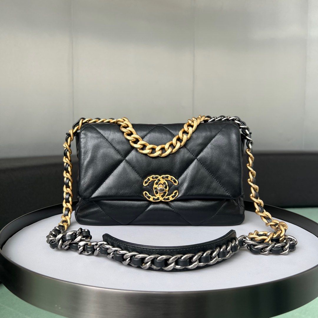 Chanel 19 Zipped Zippy Coin Purse (Black), Luxury, Bags & Wallets on  Carousell