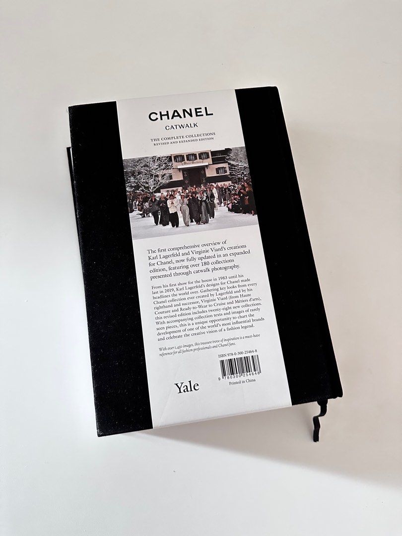 Chanel Catwalk Complete Collections coffee table book限量版收藏書, 女裝, 手錶及配件,  其他飾物- Carousell