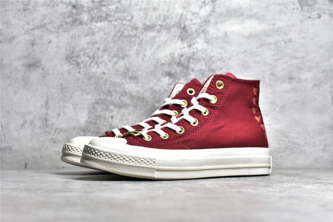 Red and deals white converse shoes