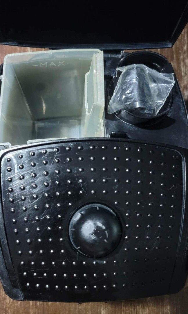 Delonghi Espresso maker (Category: Coffee Machines & Makers) located in Caloocan City. Submitted by winchelle3.cauilan (Listing ID 1205898211, Image 3). Description: 6 out of 10 *Issues* -w/ scratches di pede sa maarte -filter not compatible ( can be replaced. Meron sa online na nabibili) Other than that wala na! Rfs. Upgrade to auto espresso maker. Price : 2000k tapat na po.