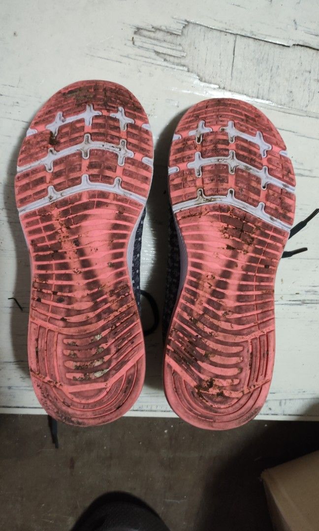 Diadora (Category: Sneakers) located in Paranaque City. Submitted by mispelled (Listing ID 1205950435, Image 3). Description: Selling a Diadora running shoes size 38 womens sole is intact with very minor signs of use. sole just needs cleaning. not being used anymore.