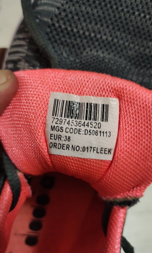 Diadora (Category: Sneakers) located in Paranaque City. Submitted by mispelled (Listing ID 1205950435, Image 2). Description: Selling a Diadora running shoes size 38 womens sole is intact with very minor signs of use. sole just needs cleaning. not being used anymore.