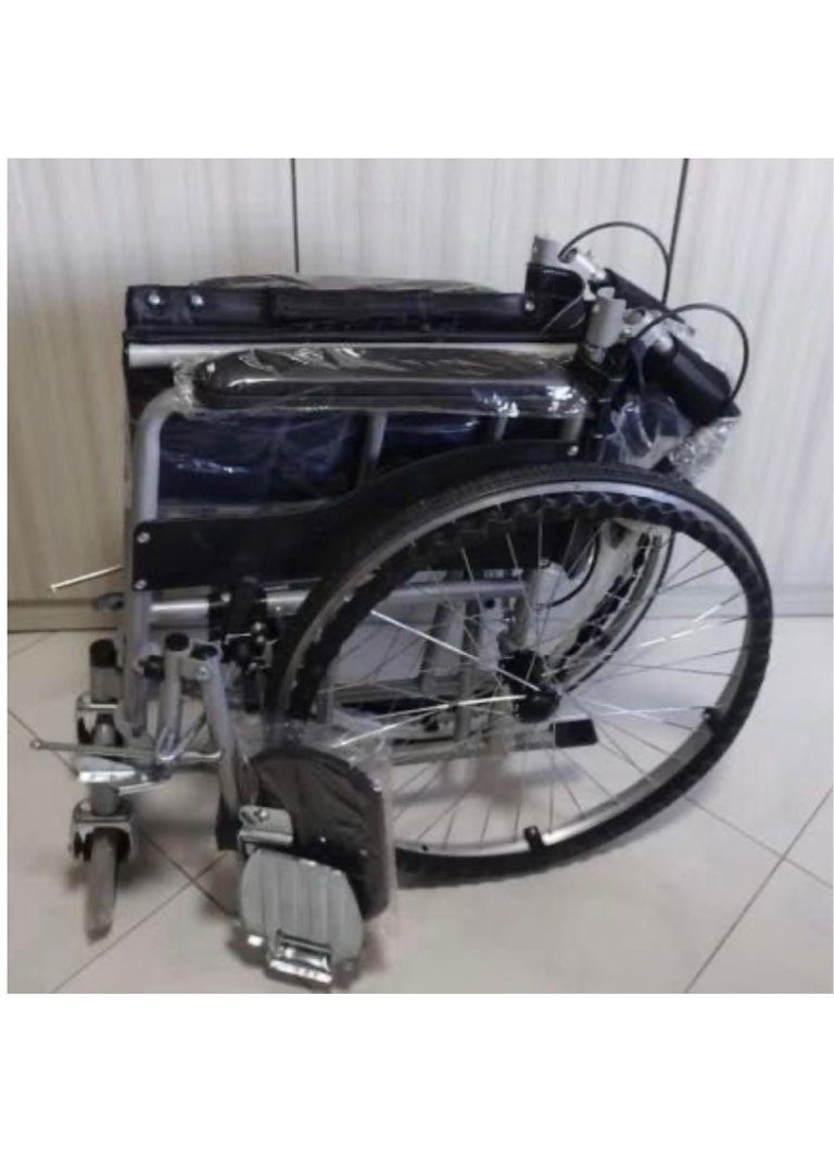 Folding Wheelchair with elevated foot rest, Health & Nutrition