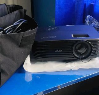 FOR SALE: Acer X1223HP DLP Projector, 4000 ANSI lumens, XGA Resolution, HDMI, With Speakers