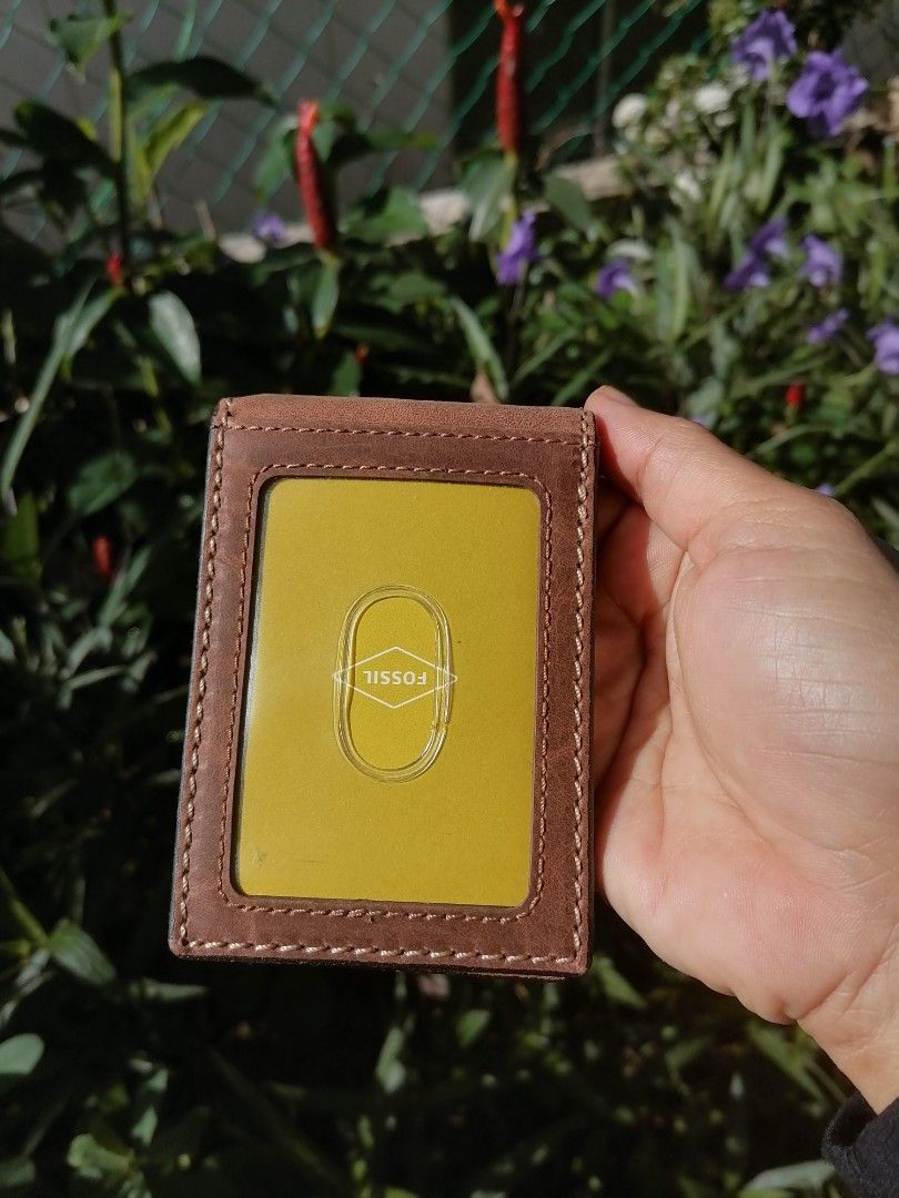 Fossil Money clip original 100%, Men's Fashion, Watches & Accessories,  Wallets & Card Holders on Carousell