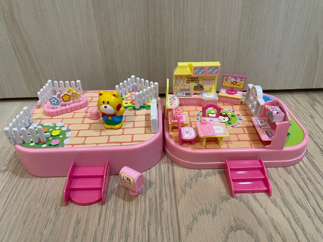 Hello Kitty House, Hobbies & Toys, Toys & Games on Carousell