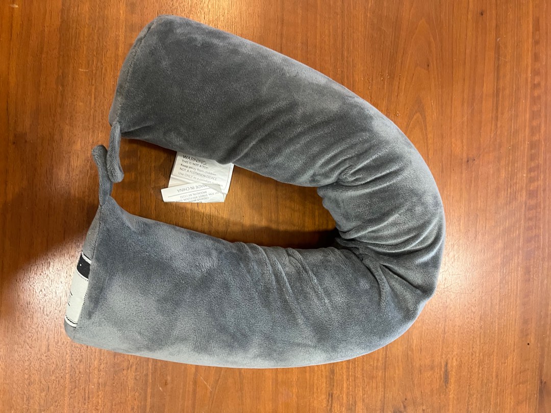 High Sierra memory foam neck pillow, Furniture & Home Living, Home Decor, Cushions & Throws on