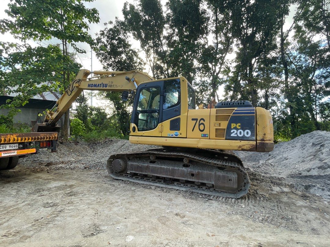 Japan Surplus - Backhoe Komatsu PC200-8N1, Special Vehicles, Heavy ...
