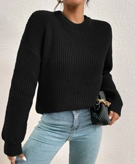 Black pullover knitted 