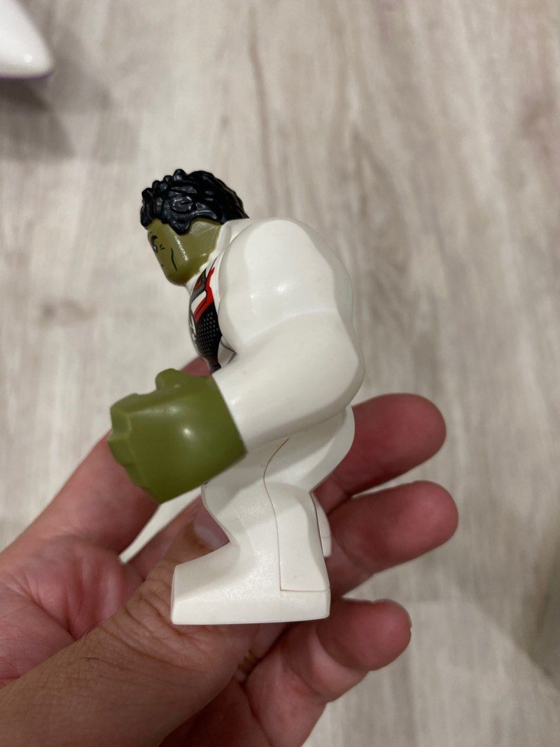 Incredible hulk 2025 lego figure