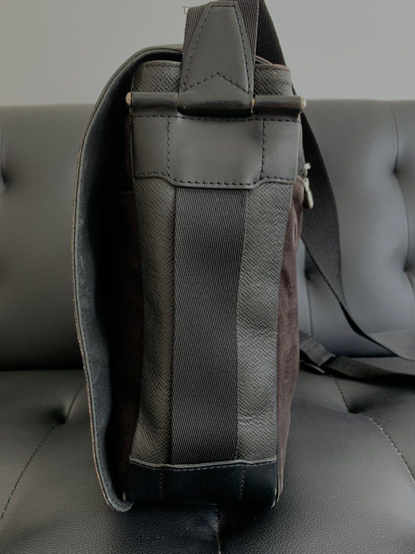 Louis Vuitton Grizzli Taiga Leather Reporter Bag - Yoogi's Closet