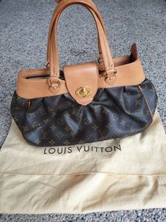 RARE Only1 HERE Louis Vuitton LV Monogram Classic Partition Pouch Clutch Bag,  Luxury, Bags & Wallets on Carousell