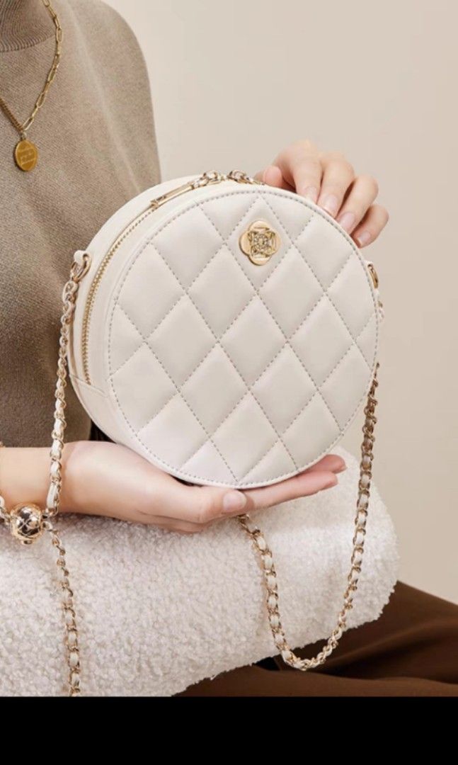 Lovely white round cross body bag Women s Fashion Bags Wallets
