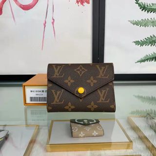 (Category: ) located in . Submitted by japanandsingaporeluxepreloved (Listing ID 1205863918, Image 1). Description: .