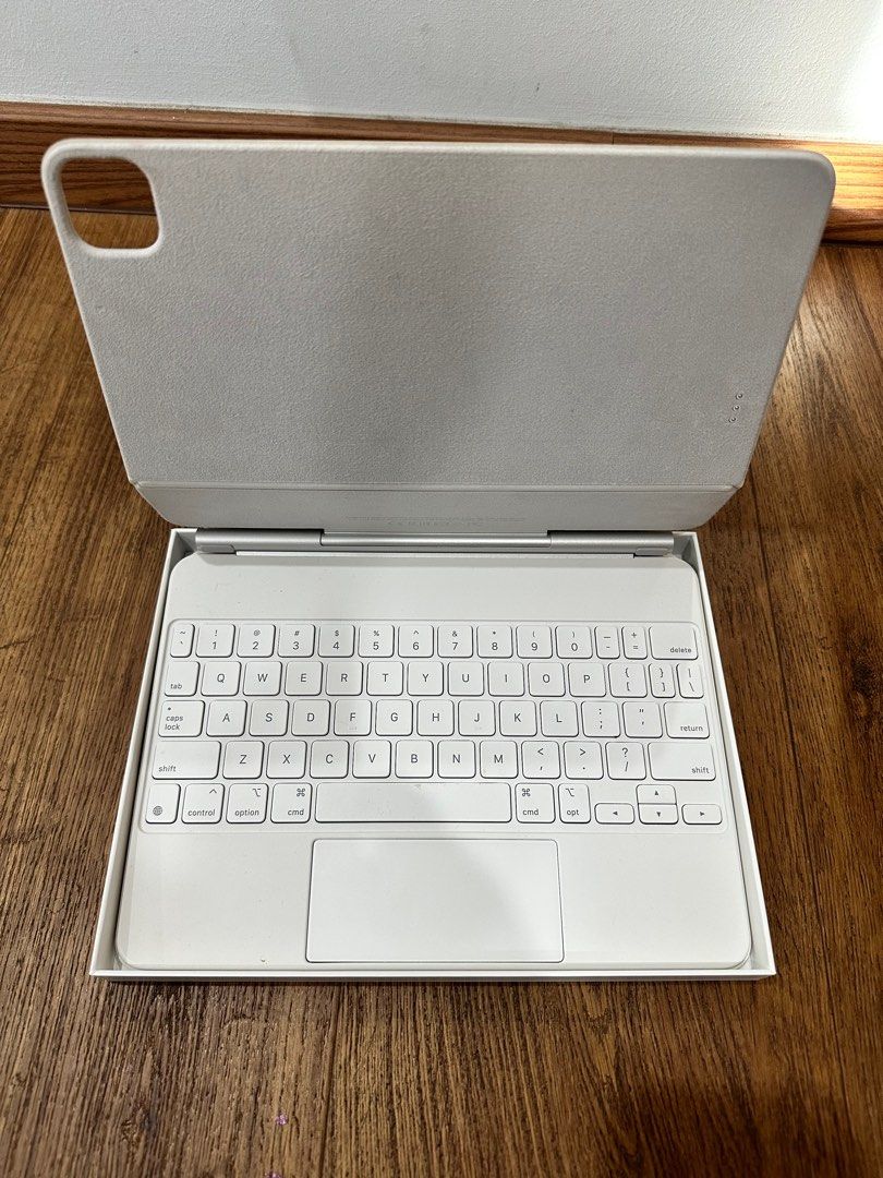 Magic Keyboard for iPad Pro 11-inch (4th generation) and iPad Air