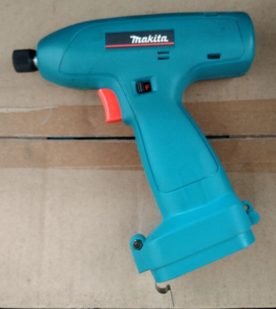 Makita 6903VD 9.6V Cordless Impact Driver Furniture Home Living