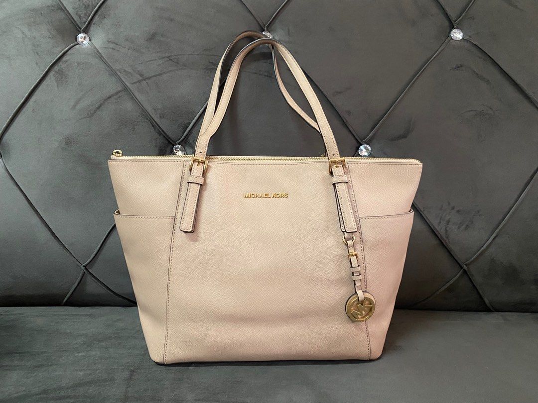In stock• 🔥Sale 🔥 Michael Kors Jet Set Medium Saffiano Leather Top-Zip  Tote Bag, Women's Fashion, Bags & Wallets, Tote Bags on Carousell