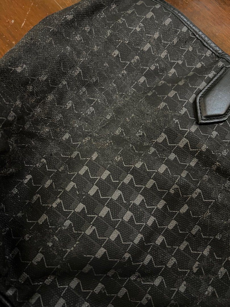 Moynat Tote bag PM (Category: Luxury Bags & Wallets) located in Paranaque City. Submitted by chicscloset (Listing ID 1206064032, Image 3). Description: Some parts worn out due to storage With dust-bag Bought in MoYnAt HK .
