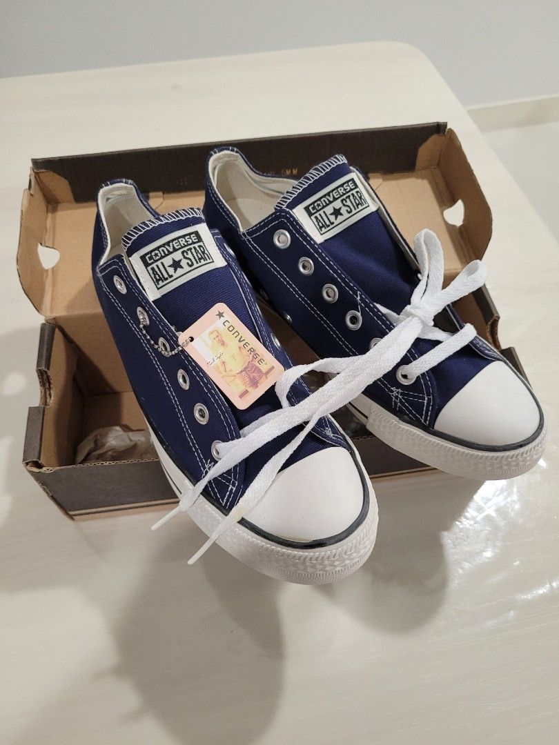 Converse navy clearance blue sneakers