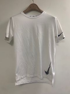 Nike 上衣 脖子洗標已剪